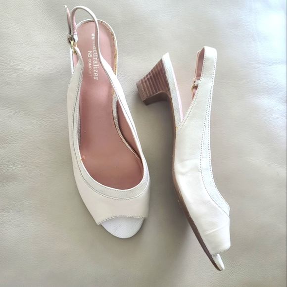Naturalizer N5, Beige, Stacked heel, size 10W - Picture 3 of 3